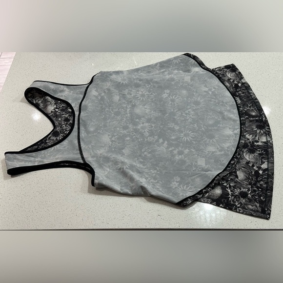 🌟Like New🌟 Lululemon Run: Split Singlet - Picture 6 of 7